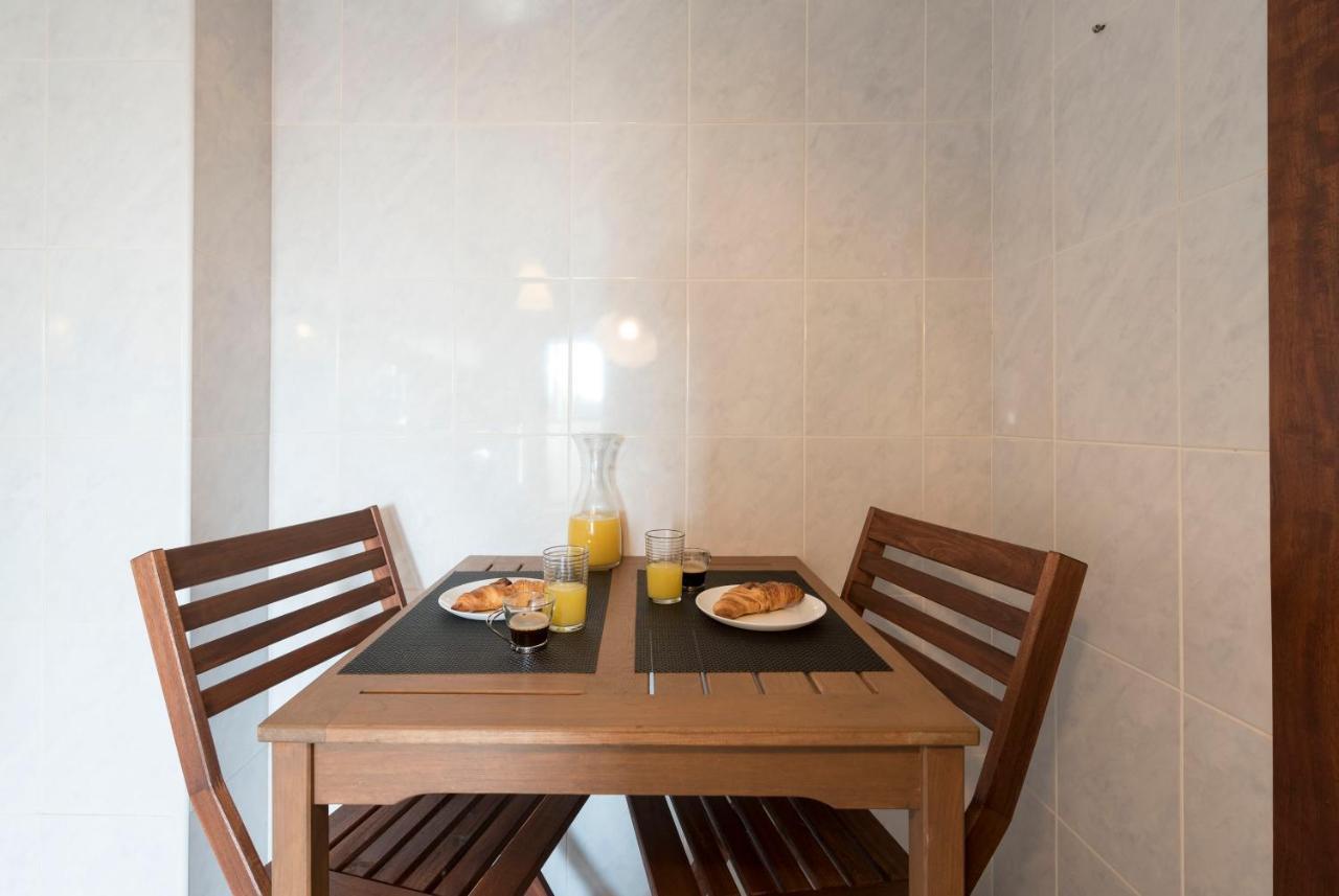 Lovelystay - Homey Feeling Flat W/ Free Parking OOporto Esterno foto