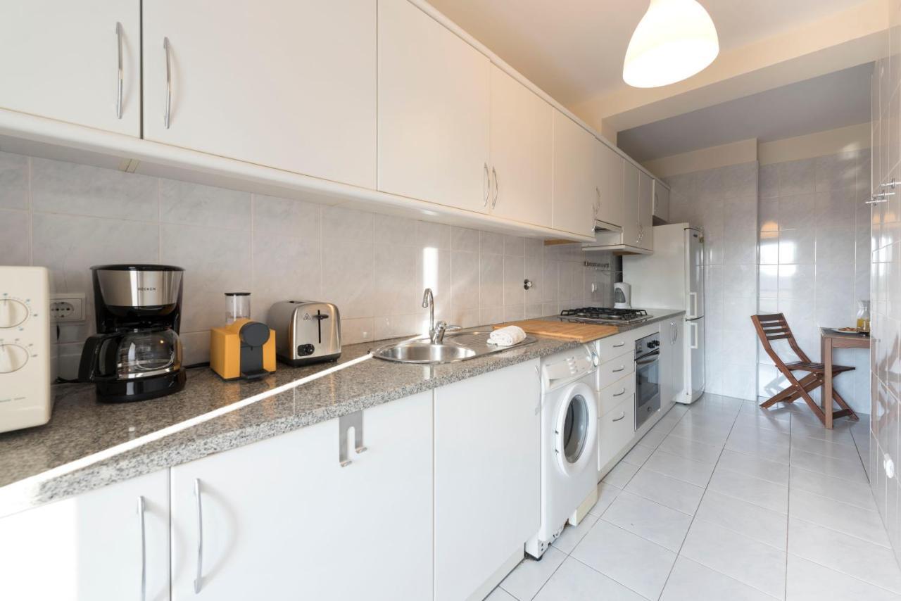Lovelystay - Homey Feeling Flat W/ Free Parking OOporto Esterno foto